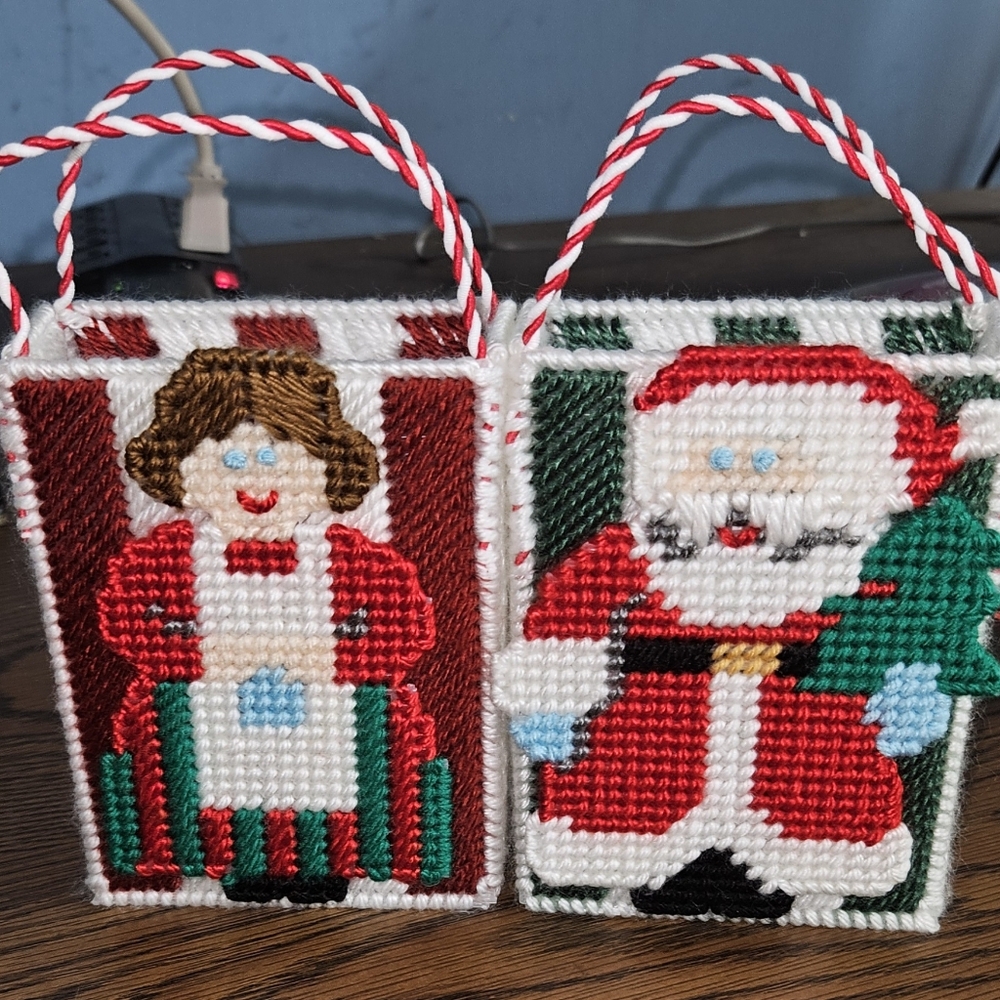 New Handmade Vintage Plastic Canvas Santa And Mrs. Clause Treat Bags